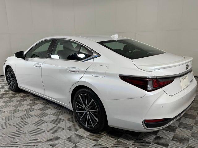 used 2025 Lexus ES 300h car, priced at $45,990