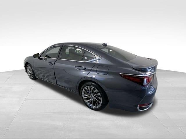 new 2025 Lexus ES 300h car, priced at $57,124