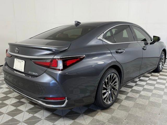 new 2025 Lexus ES 300h car, priced at $57,149