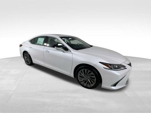 new 2025 Lexus ES 300h car, priced at $53,610