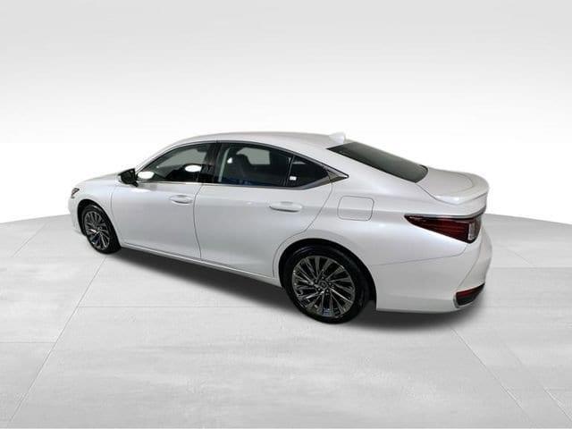 new 2025 Lexus ES 300h car, priced at $53,610