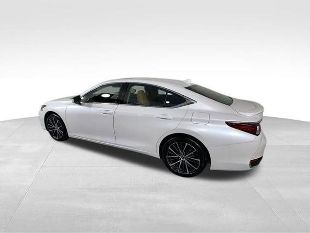 new 2025 Lexus ES 300h car, priced at $51,124