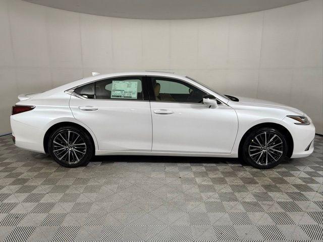 new 2025 Lexus ES 300h car, priced at $51,124
