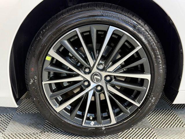 new 2025 Lexus ES 300h car, priced at $51,124
