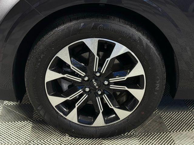 used 2024 Kia Carnival car, priced at $34,990