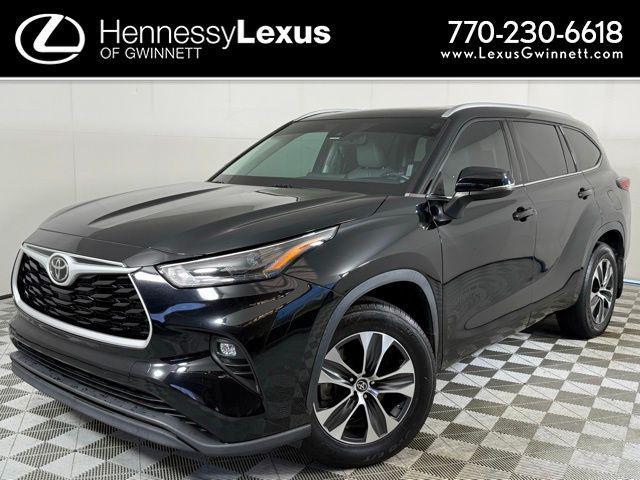 used 2022 Toyota Highlander car, priced at $32,990