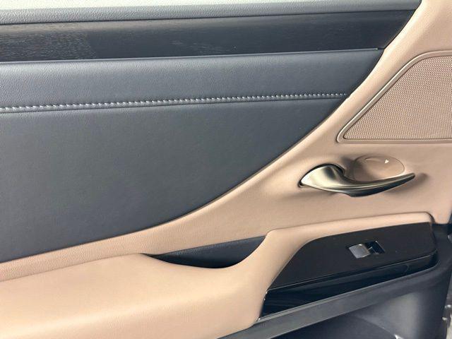 new 2025 Lexus ES 300h car, priced at $51,344