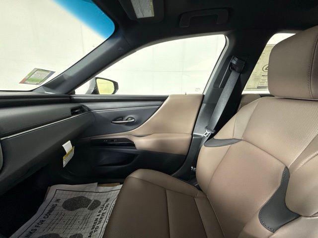 new 2025 Lexus ES 300h car, priced at $51,344