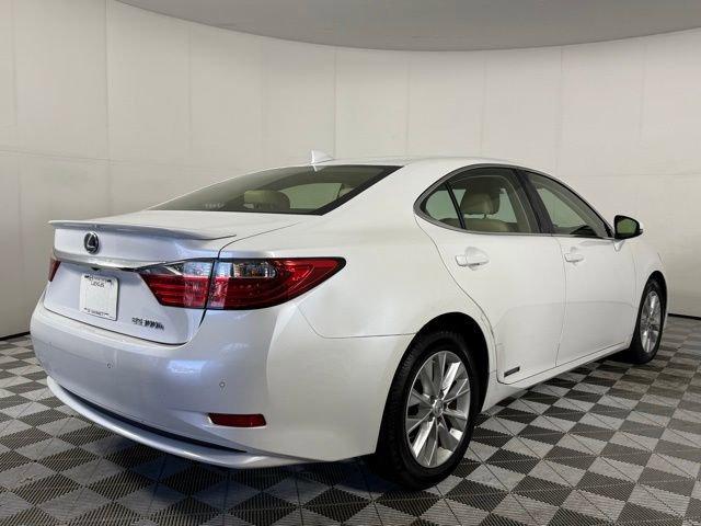 used 2015 Lexus ES 300h car, priced at $15,990