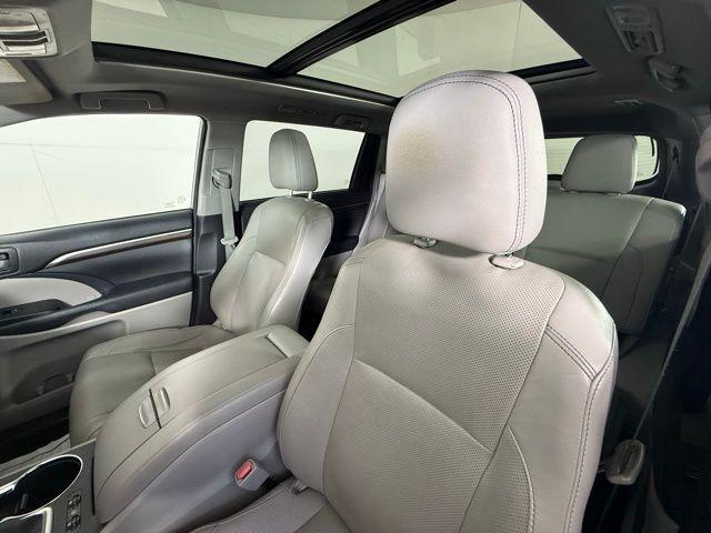 used 2015 Toyota Highlander car, priced at $19,790