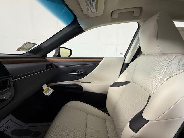 new 2025 Lexus ES 350 car, priced at $48,684