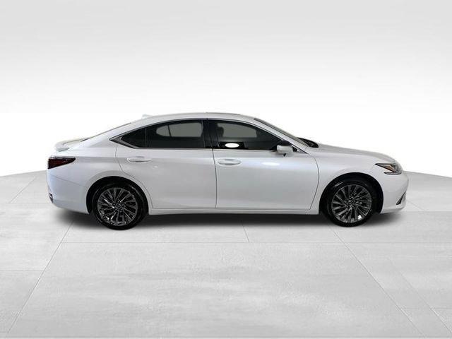 new 2024 Lexus ES 300h car, priced at $54,320