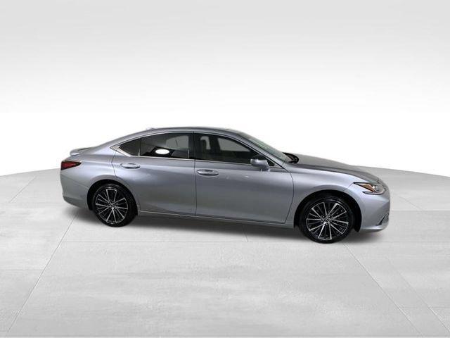 new 2025 Lexus ES 300h car, priced at $51,124