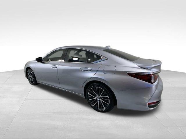 new 2025 Lexus ES 300h car, priced at $51,124