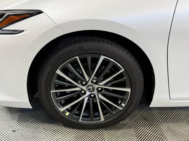 new 2025 Lexus ES 300h car, priced at $51,244