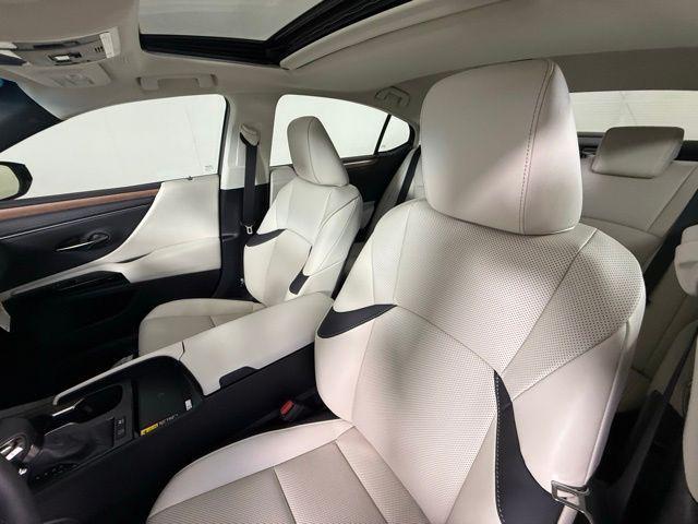 new 2025 Lexus ES 300h car, priced at $51,244