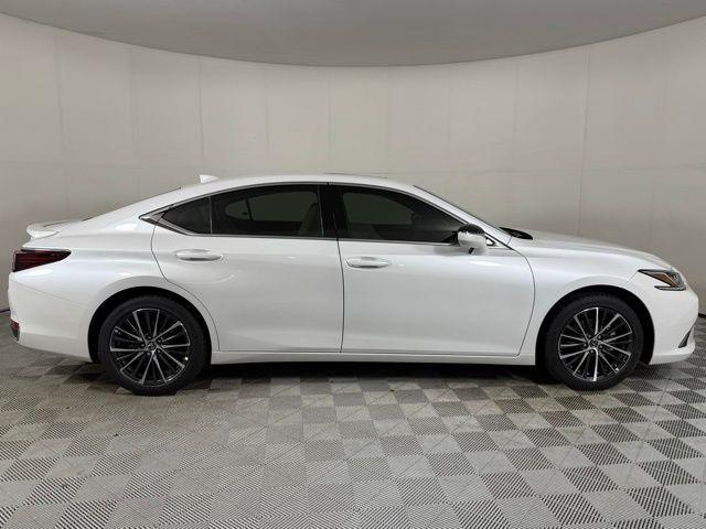 new 2025 Lexus ES 300h car, priced at $51,244