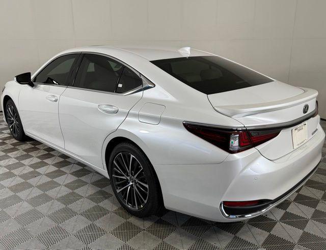 new 2025 Lexus ES 300h car, priced at $51,244