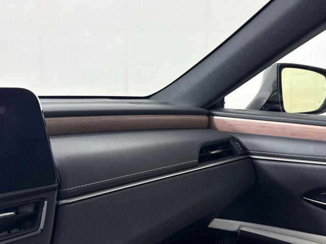 used 2025 Lexus ES 300h car, priced at $44,890
