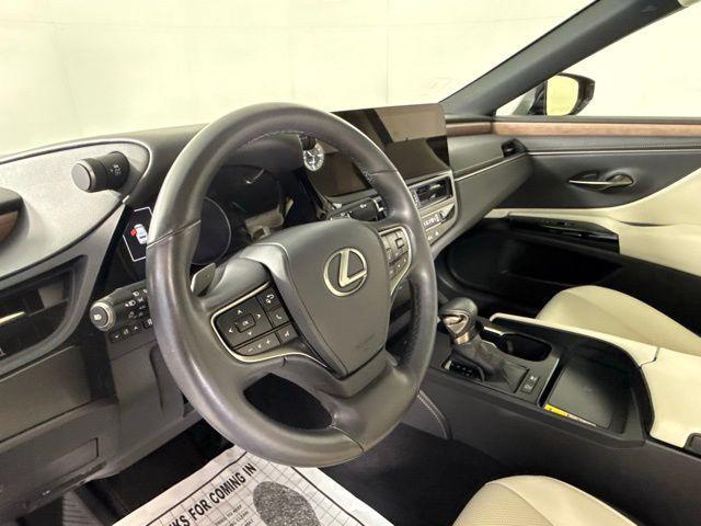 used 2025 Lexus ES 300h car, priced at $44,890