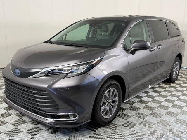 used 2023 Toyota Sienna car, priced at $39,990