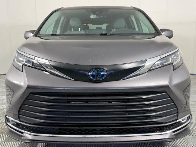 used 2023 Toyota Sienna car, priced at $39,990