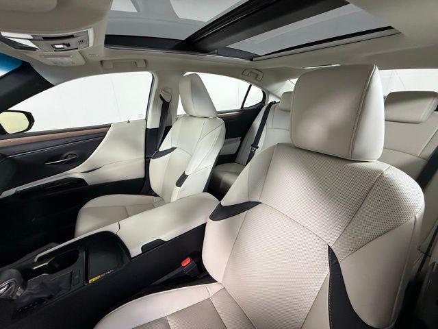 used 2025 Lexus ES 350 car, priced at $44,990