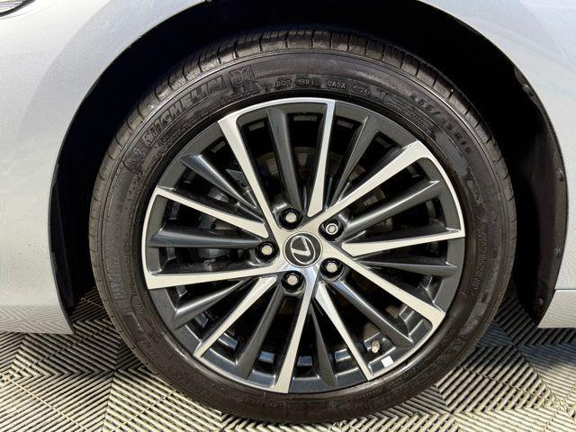 used 2024 Lexus ES 300h car, priced at $43,390