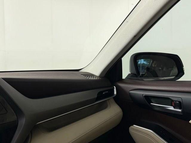 used 2022 Toyota Highlander car, priced at $32,990