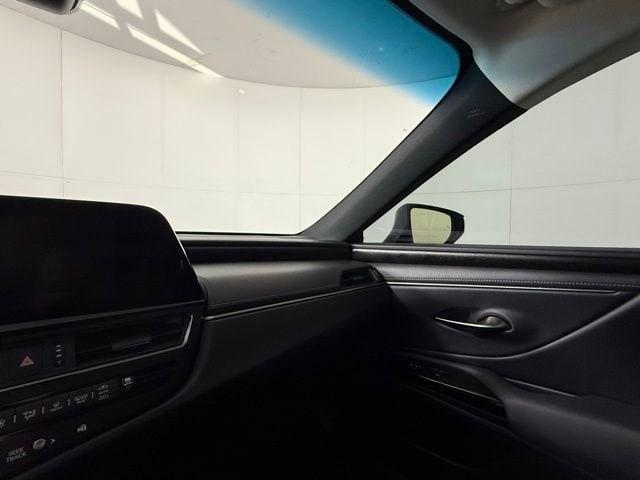 used 2022 Lexus ES 300h car, priced at $36,990