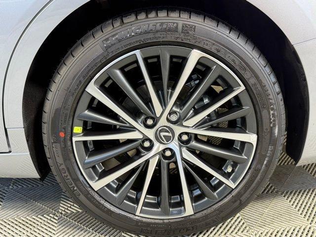 new 2025 Lexus ES 300h car, priced at $51,124