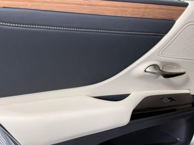 new 2025 Lexus ES 300h car, priced at $51,124