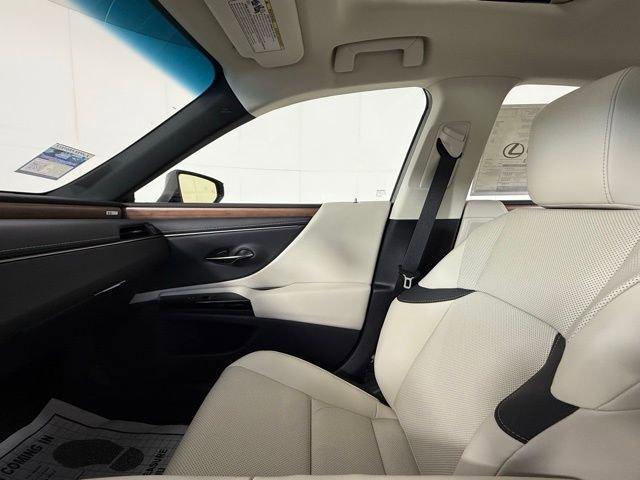 new 2025 Lexus ES 300h car, priced at $51,124