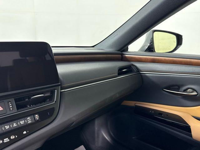 used 2025 Lexus ES 300h car, priced at $43,990