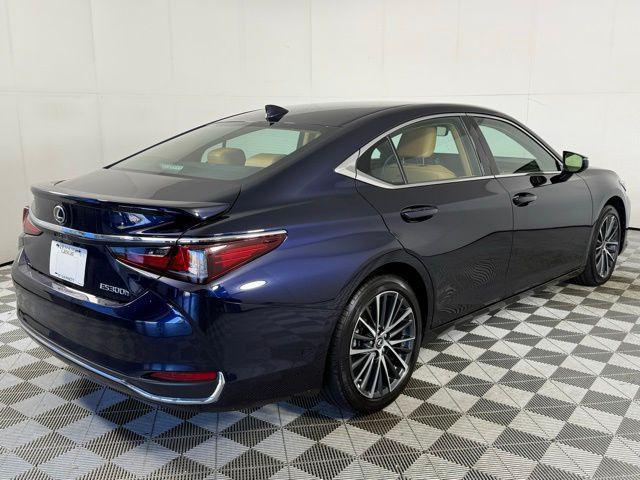 used 2025 Lexus ES 300h car, priced at $43,990