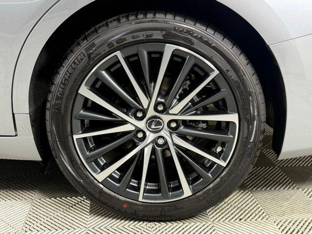 new 2025 Lexus ES 300h car, priced at $51,124