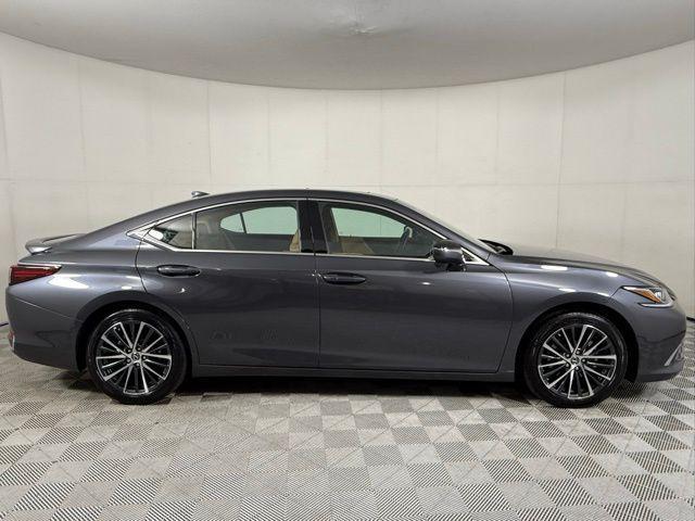 used 2025 Lexus ES 300h car, priced at $44,890