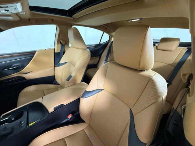 used 2025 Lexus ES 300h car, priced at $44,890