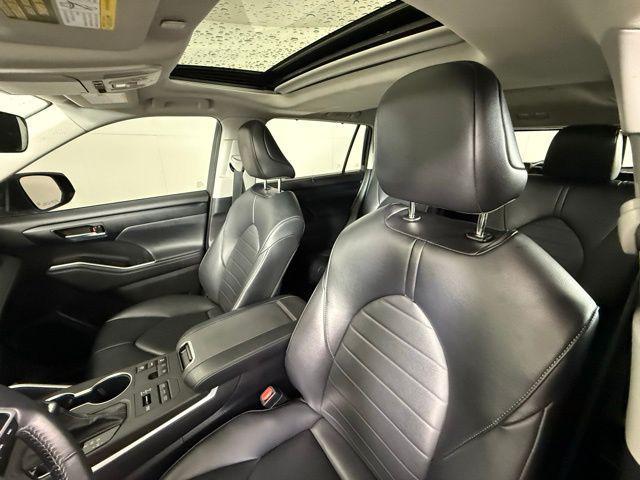 used 2023 Toyota Highlander car, priced at $35,990
