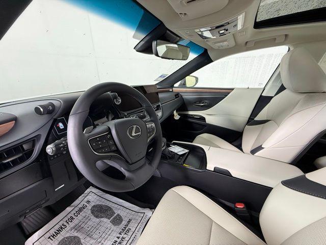 new 2025 Lexus ES 300h car, priced at $51,124