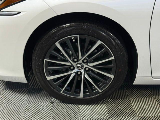 new 2025 Lexus ES 350 car, priced at $48,684
