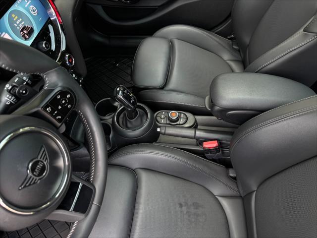 used 2022 MINI Hardtop car, priced at $25,950