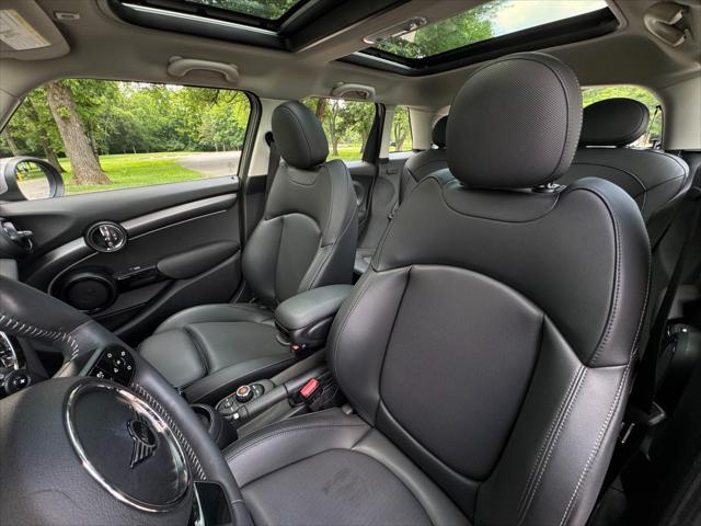 used 2022 MINI Hardtop car, priced at $25,950