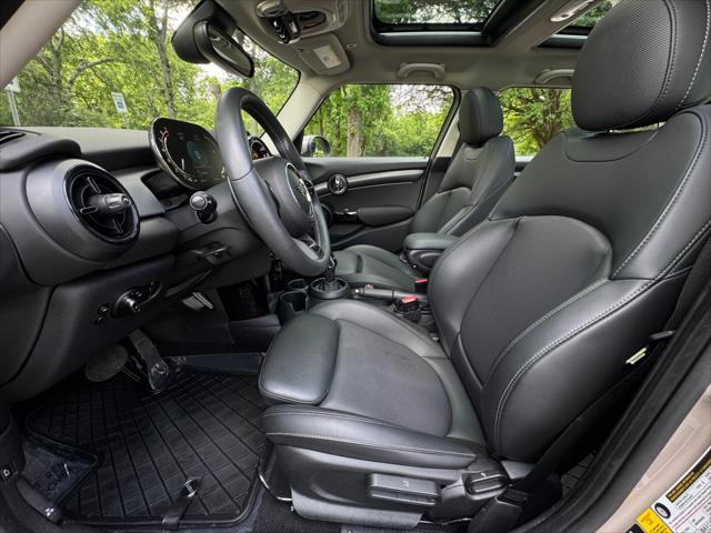 used 2022 MINI Hardtop car, priced at $25,950