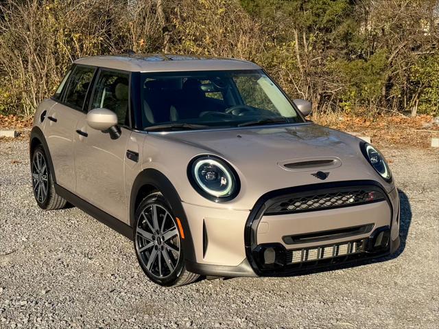 used 2022 MINI Hardtop car, priced at $25,950