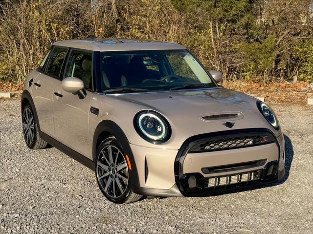 used 2022 MINI Hardtop car, priced at $24,950