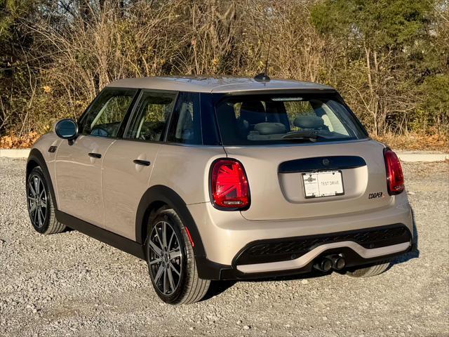 used 2022 MINI Hardtop car, priced at $24,950