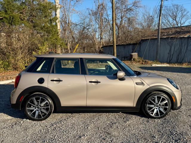 used 2022 MINI Hardtop car, priced at $24,950