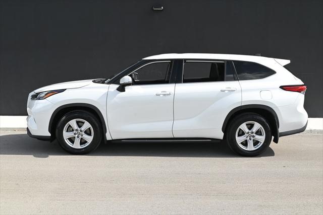 used 2022 Toyota Highlander Hybrid car, priced at $31,880