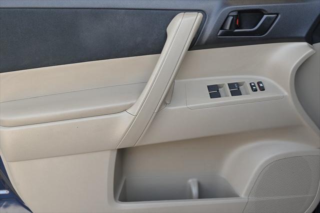 used 2013 Toyota Highlander car, priced at $14,891